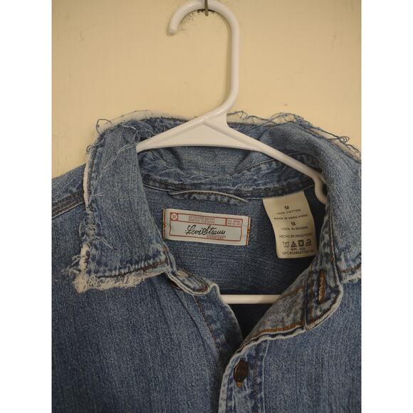 Vintage Levi's Strauss Denim Button Up Shirt Medium Lightly Distressed Casual - Picture 2 of 6